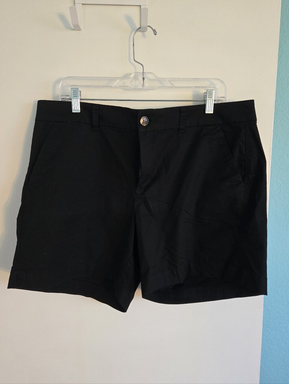 Old Navy Black Everyday Mid-Rise Shorts Size 14